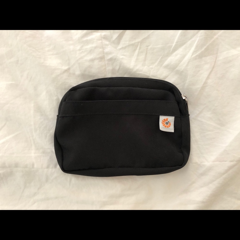 Ergo detachable storage pouch and pocket